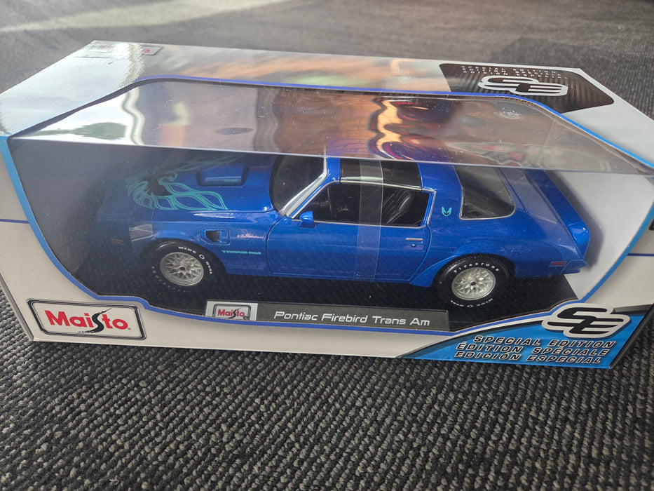 MAISTO CAR 1:18 MODEL 31637